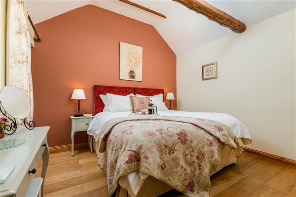 Vaulted ceiling in bedroom with superking bed